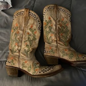 Womens corral boots size 9 1/2m